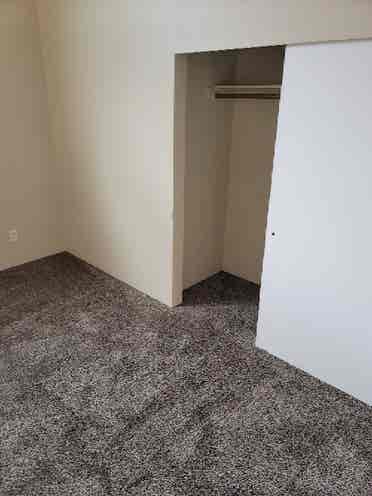 BIG ROOM FOR RENT IN MILLCREEK