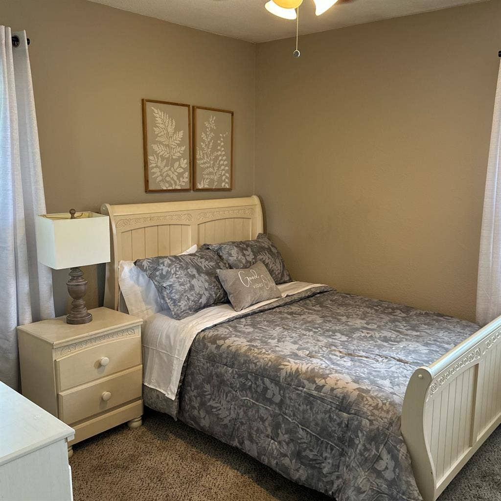 Private Room in Garland Available