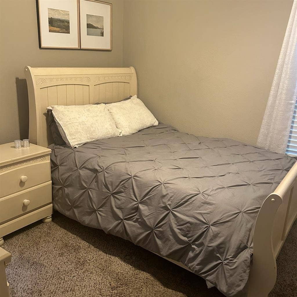 Private Room in Garland Available