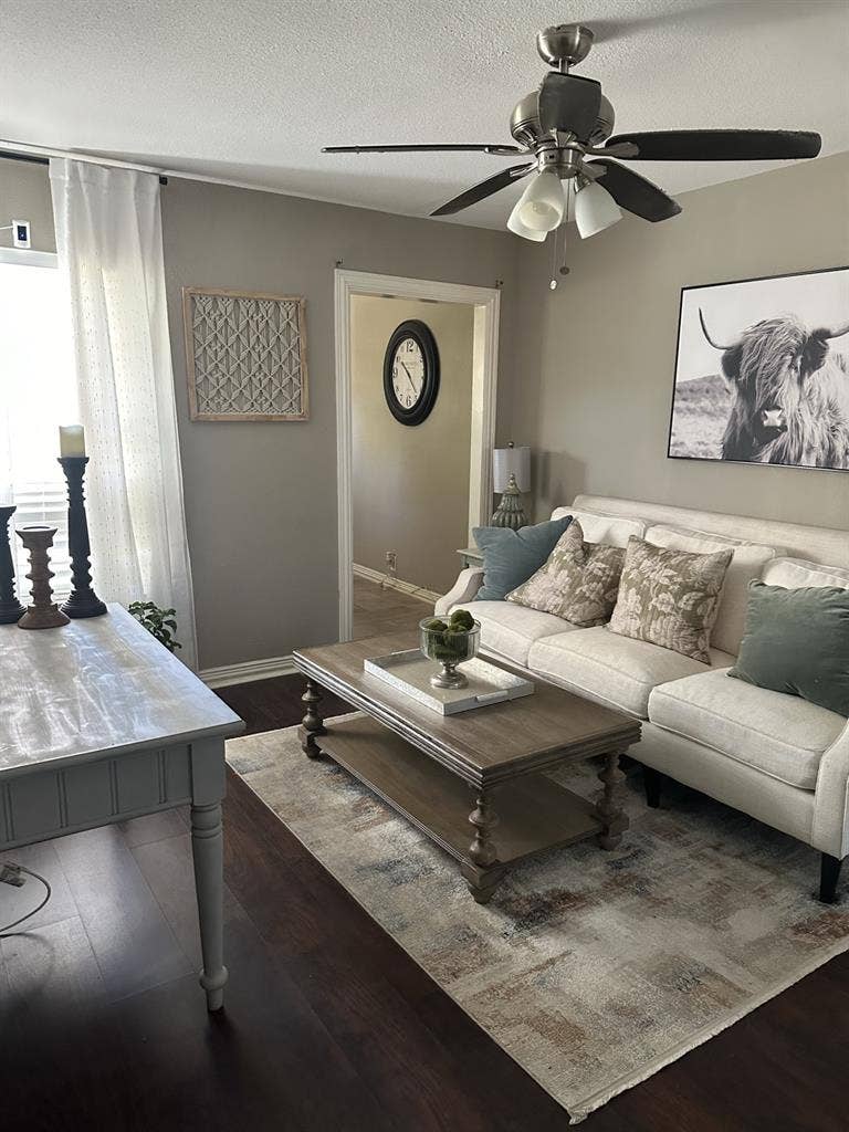 Private Room in Garland Available