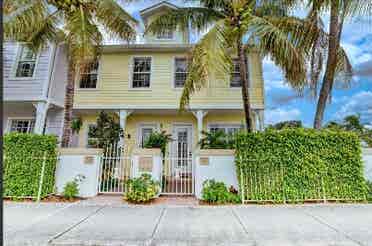 Charming Corner Unit Townhouse