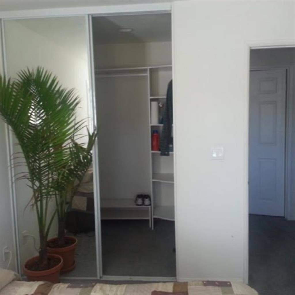 Large BedRm,bathroom.Walk-in 
closet