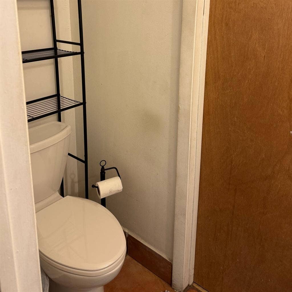 Hallandale roomy needed 1 bedroom