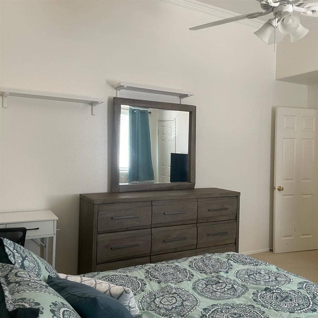 Large furnished room in Eastvale