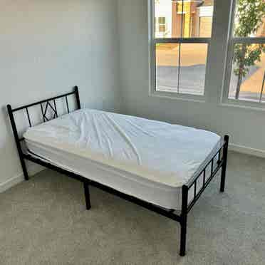 2 Rooms Available in Clovis