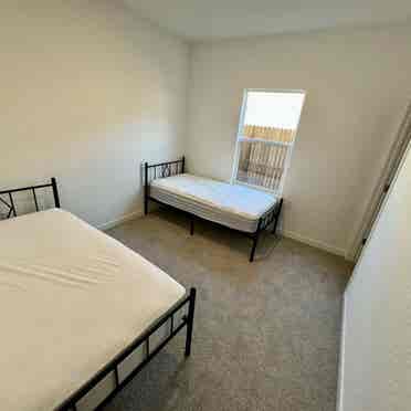 2 Rooms Available in Clovis