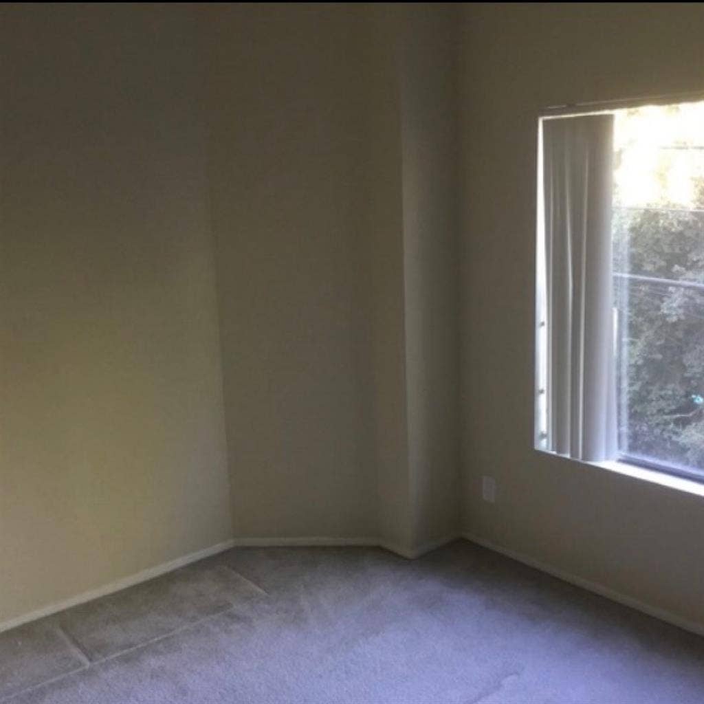 Room available in studio city