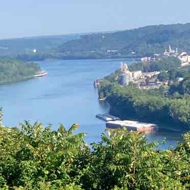 Beautiful river view condo