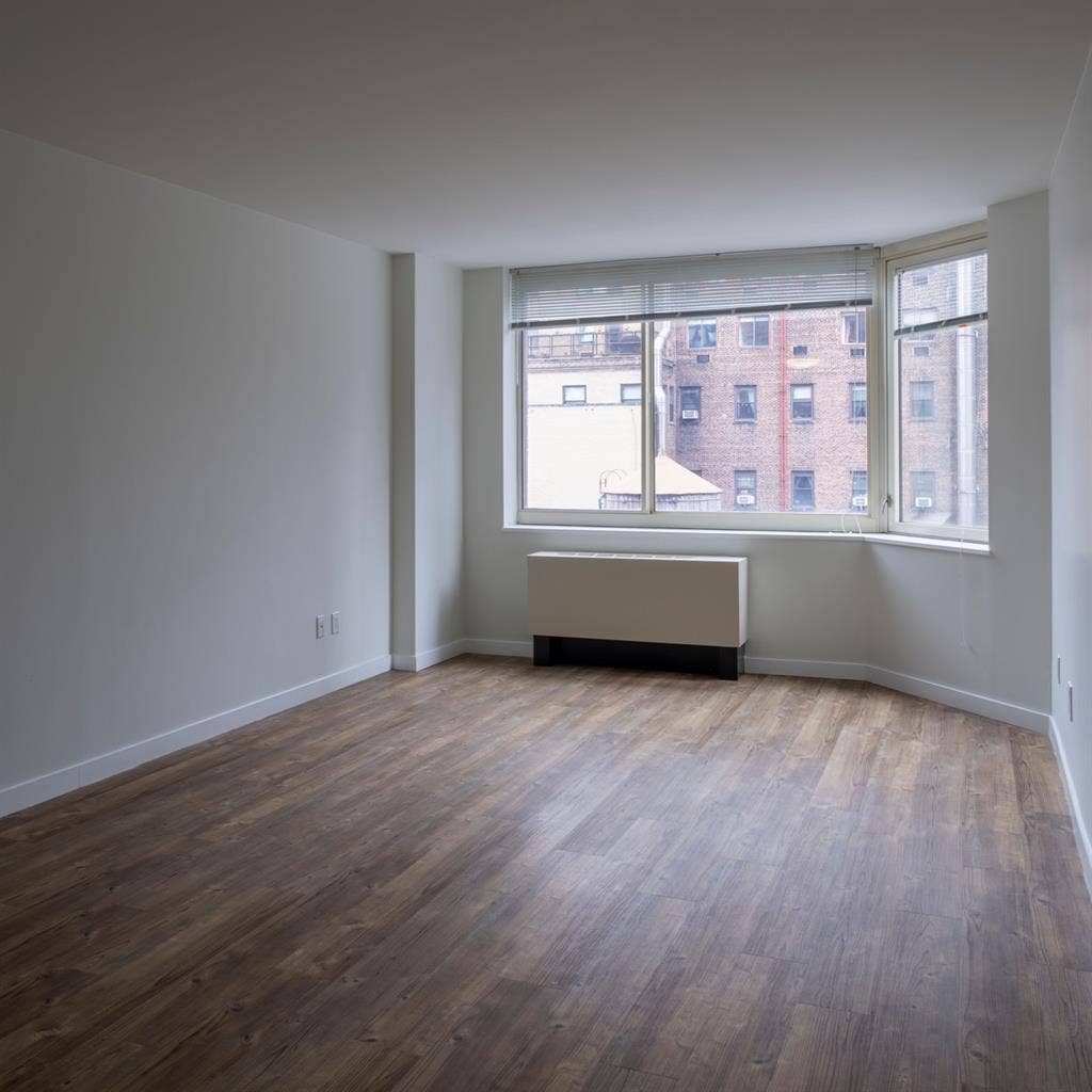 Room in a Luxury Midtown Apartment