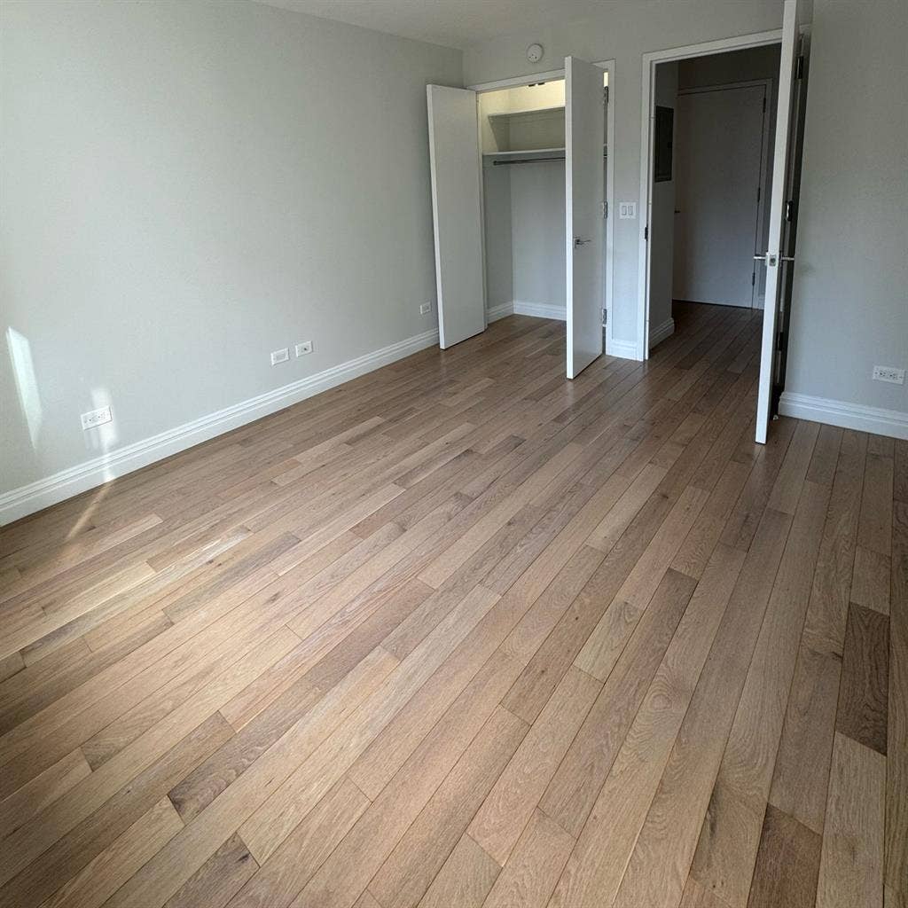 MasterBedroom with Private Bathroom