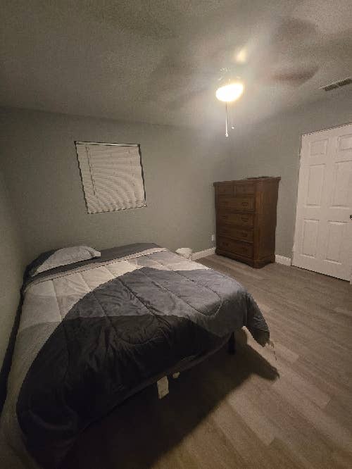 Room for rent in Daytona Beach.