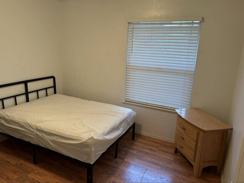 Furnished bedroom for rent