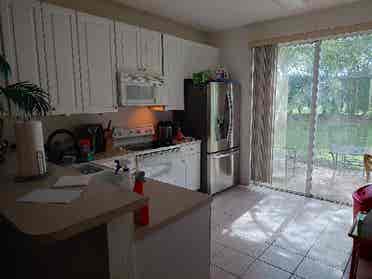 exclusive room in Pembroke Pines