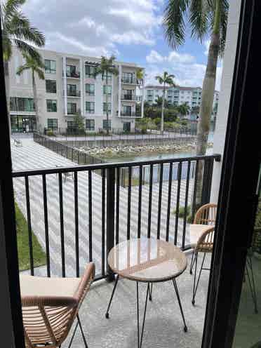 Miami (Downtown Doral) rooms avail.