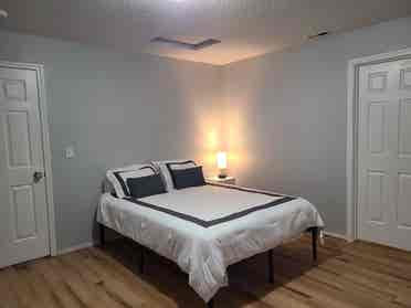 Large Bedroom; Queen Bed