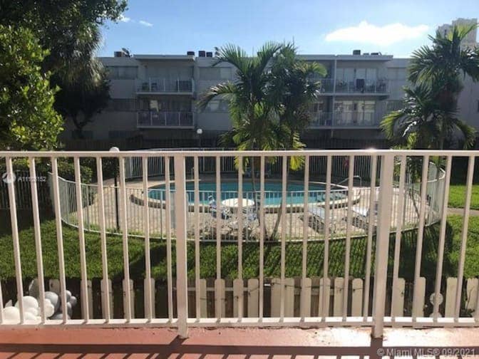 ROOM FOR RENT - DADELAND - $