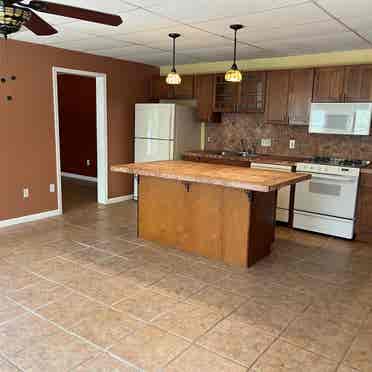 2 bd,full bath and kitchen for rent