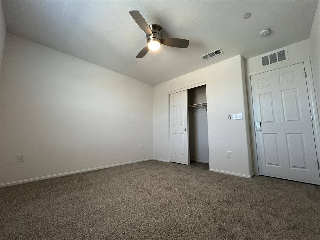 Bedroom for rent in Townhome