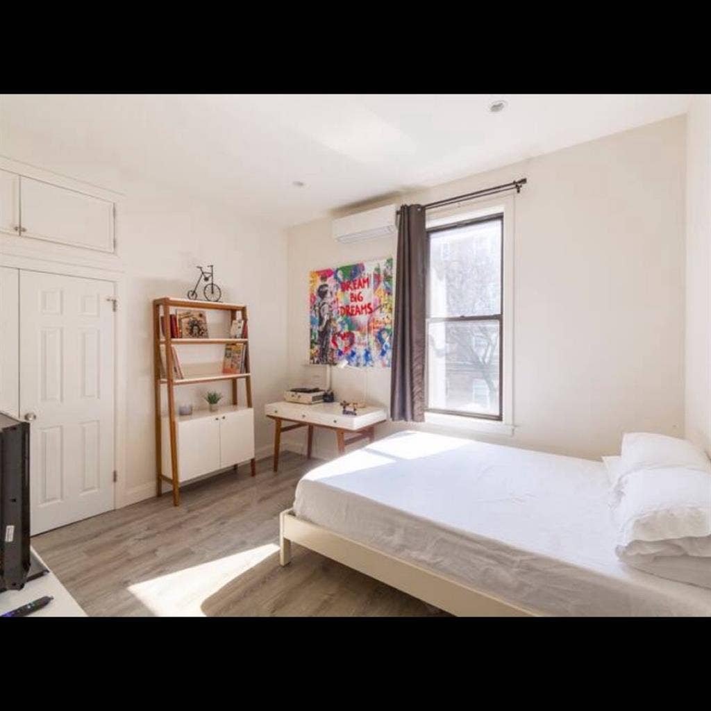 Room 4 rent/bathroom L train Halsey