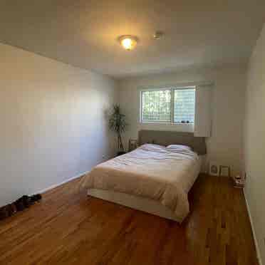 Spacious Open Room in WeHo