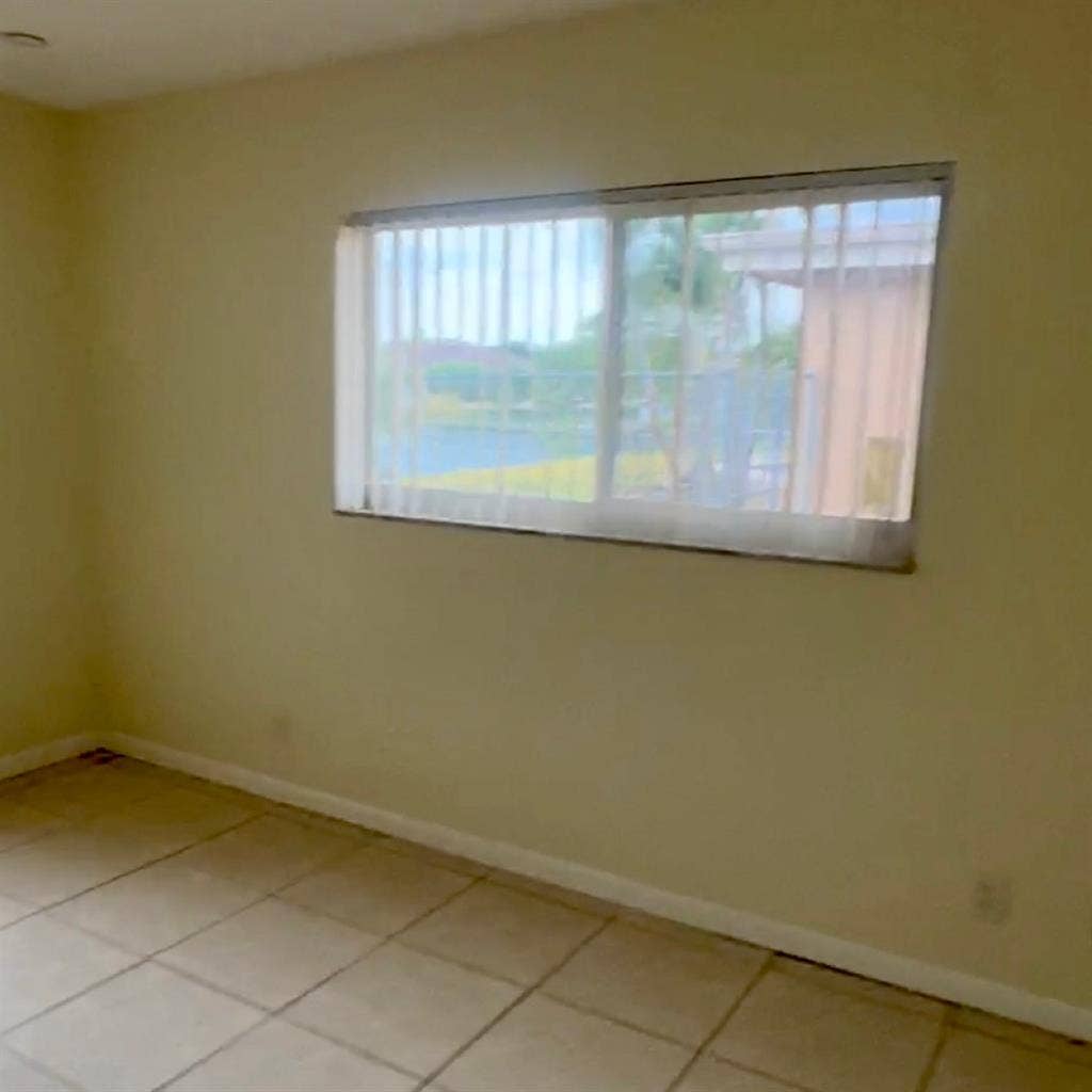 Looking 4 Roommate Sunrise/Sawgrass