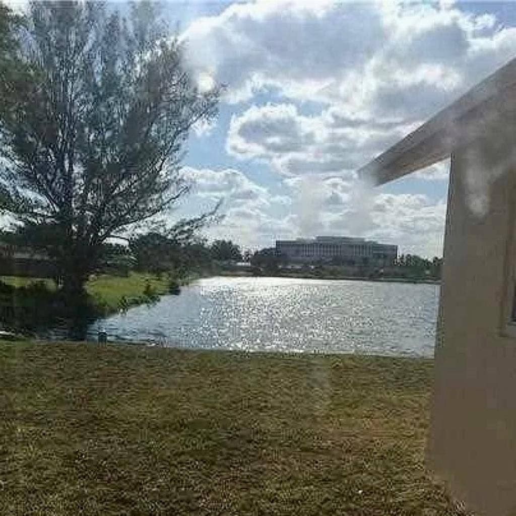 Looking 4 Roommate Sunrise/Sawgrass