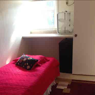 Room in New Hyde Park.available