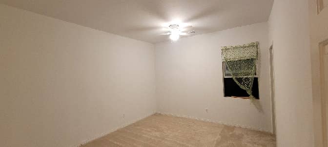 Room for rent available in perris