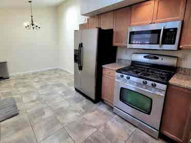 Beautiful Bedroom Central Manayunk