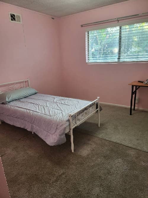 Room available in pomona