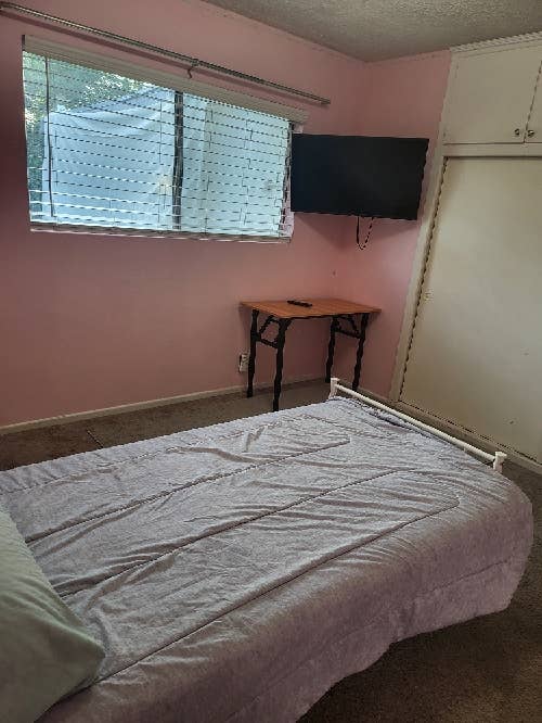 Room available in pomona