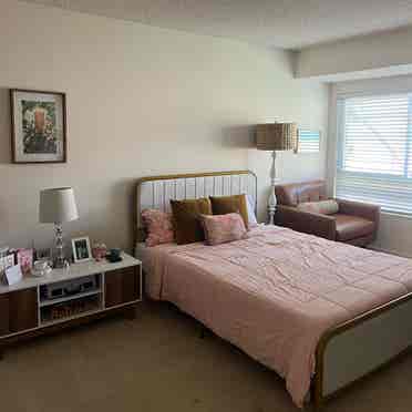 Room available in Corona Del Mar.