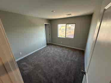 Brand New Home Looking 4 Roomates!