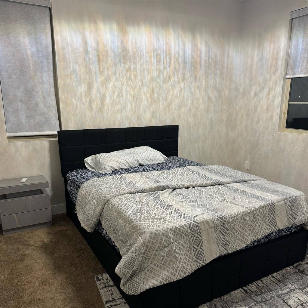 Room available for rent in Glendale