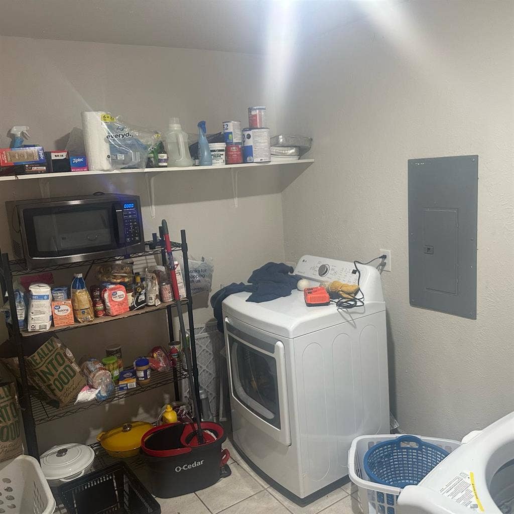 Female roommate needed.