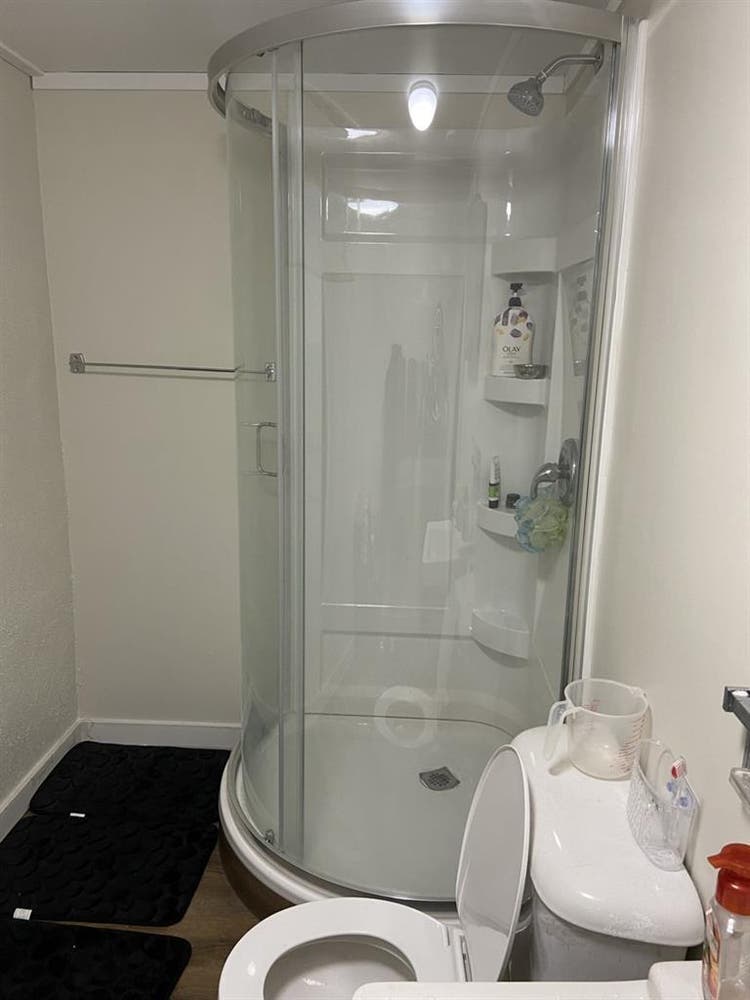 Shared/PrivateROOM - Female ONLY