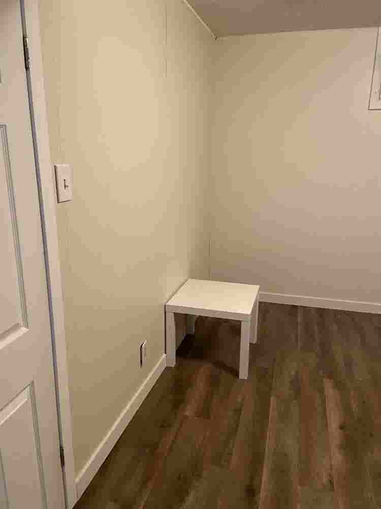 Shared/PrivateROOM - Female ONLY