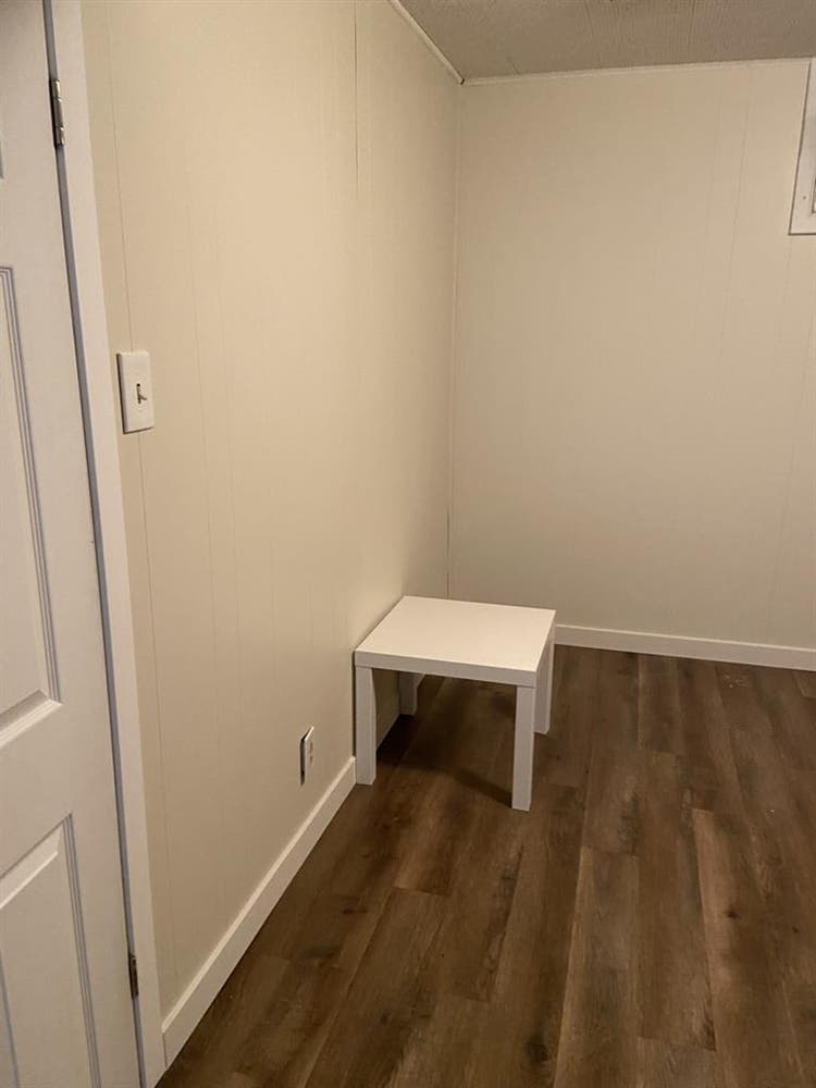 Shared/PrivateROOM - Female ONLY