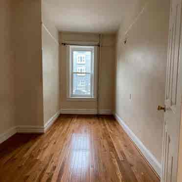 Roomshare next to broadway junction