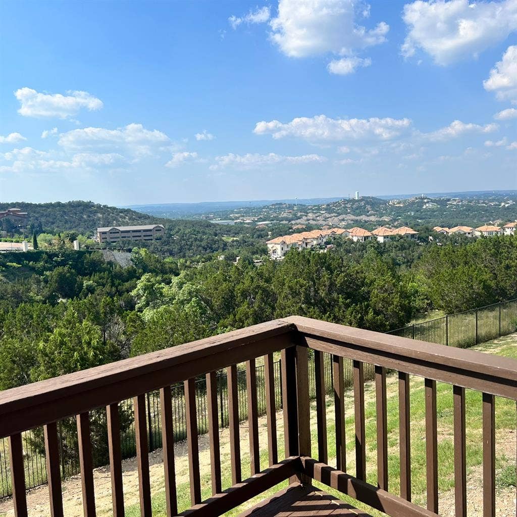 Hill Country View with Amenities