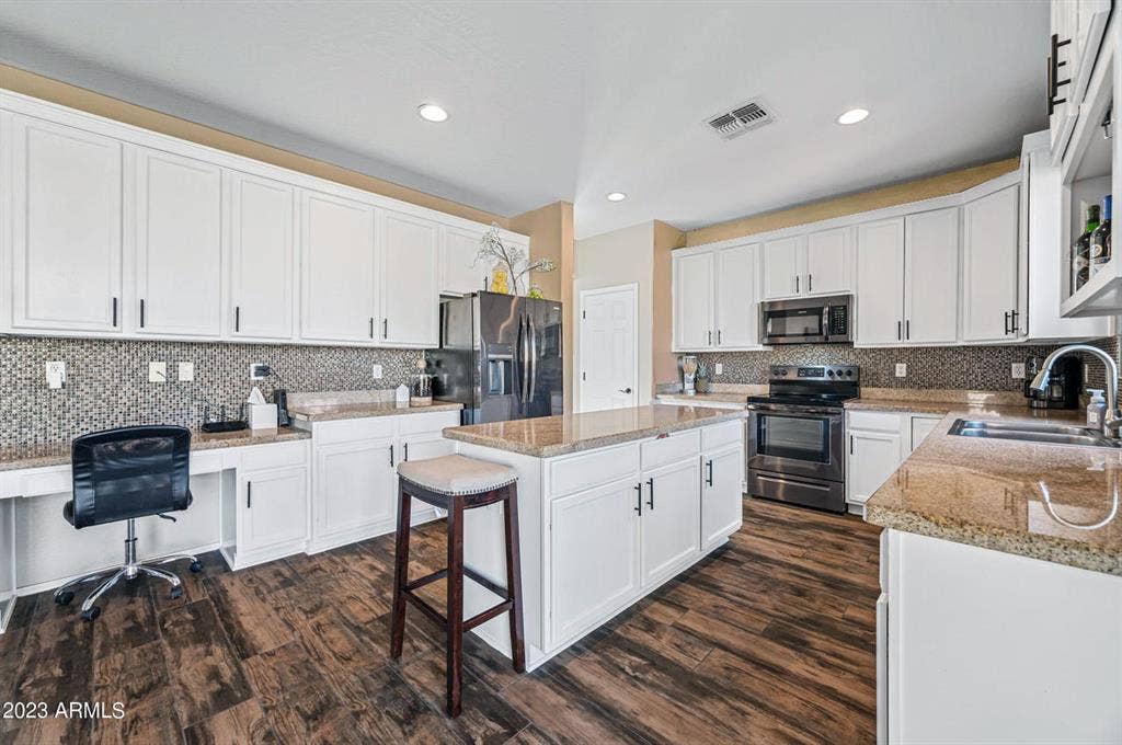 Unfurnished Room w/Furnished Option
