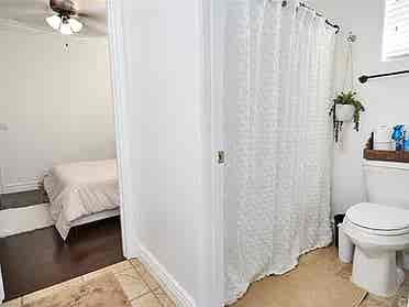 Room / share restroom for rent $