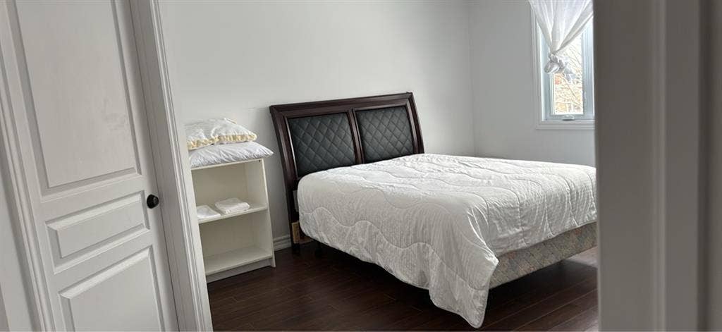 Looking for
ROOMMATES