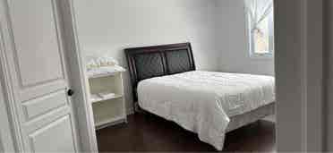 Looking for 
ROOMMATES