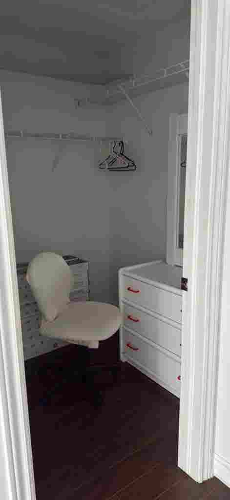 Looking for 
ROOMMATES