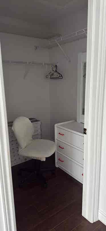 Looking for 
ROOMMATES