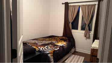 Looking for 
ROOMMATES