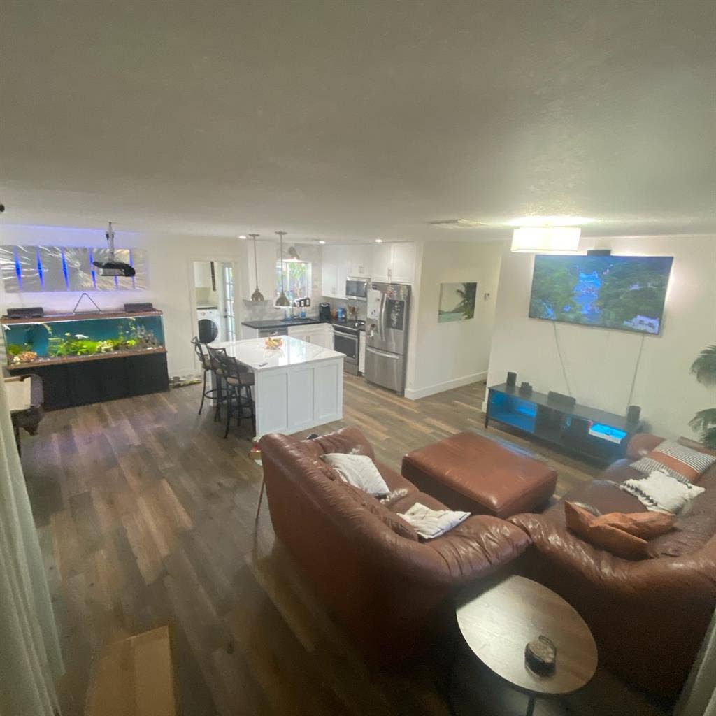 Modern Beachside Room w/ Hot Tub