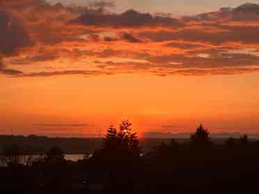 Quiet view home in Northeast Tacoma