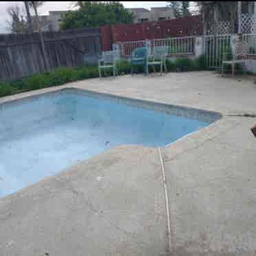 4 bdrm cul-de-sac w a pool home